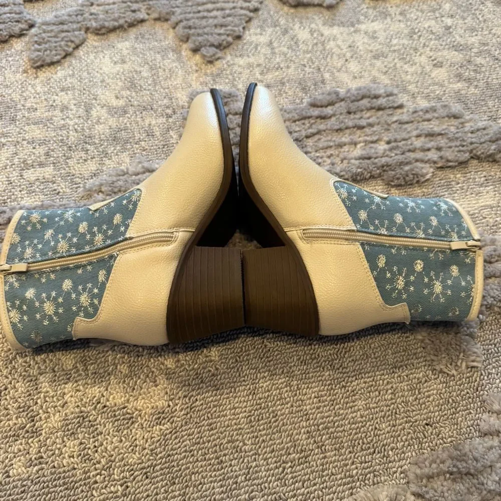 Olivia & kate Women's White and Blue Snowflake Boots 7